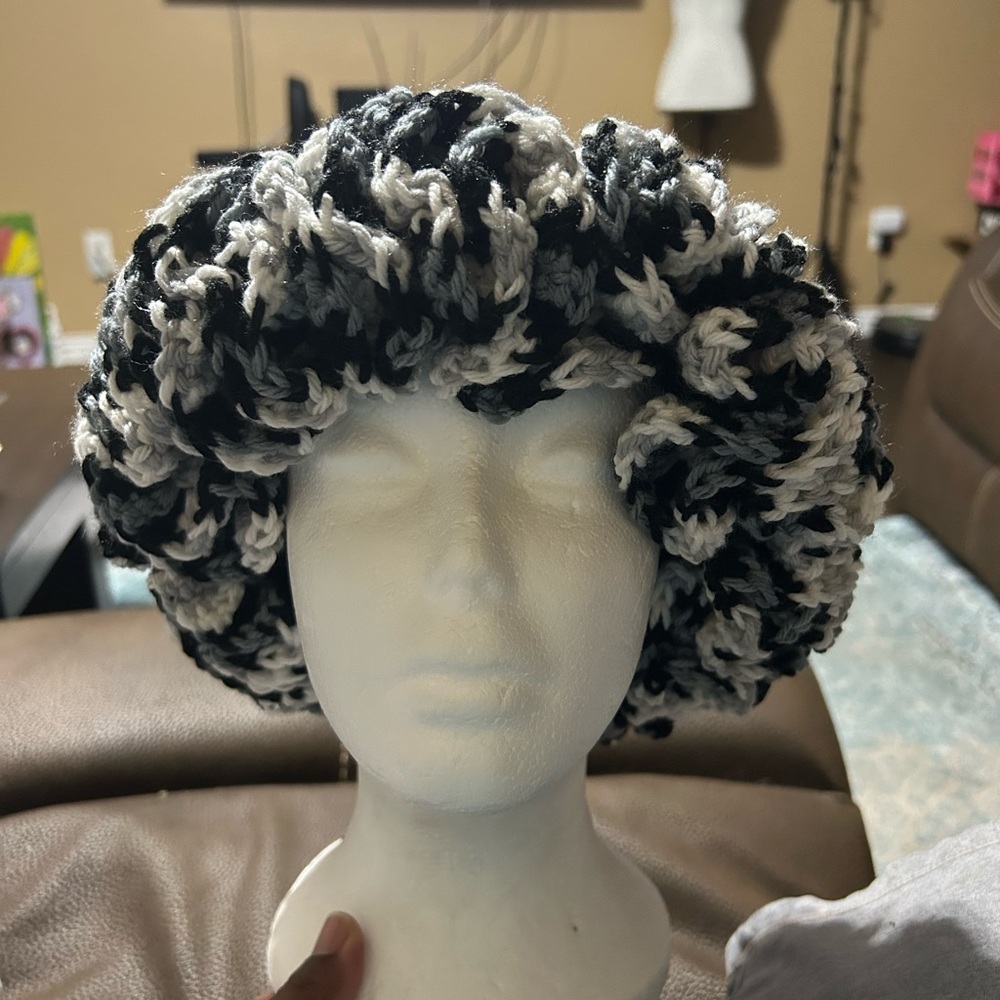 Elegant Black and White Crochet Hat - Picture 2 of 7